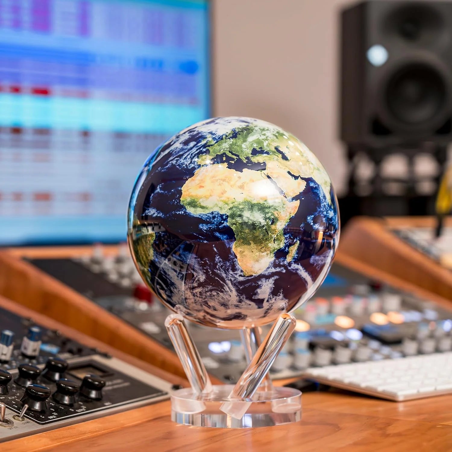 MOVA 4.5 Self-Rotating Globe Earth with Clouds, Light Powered
