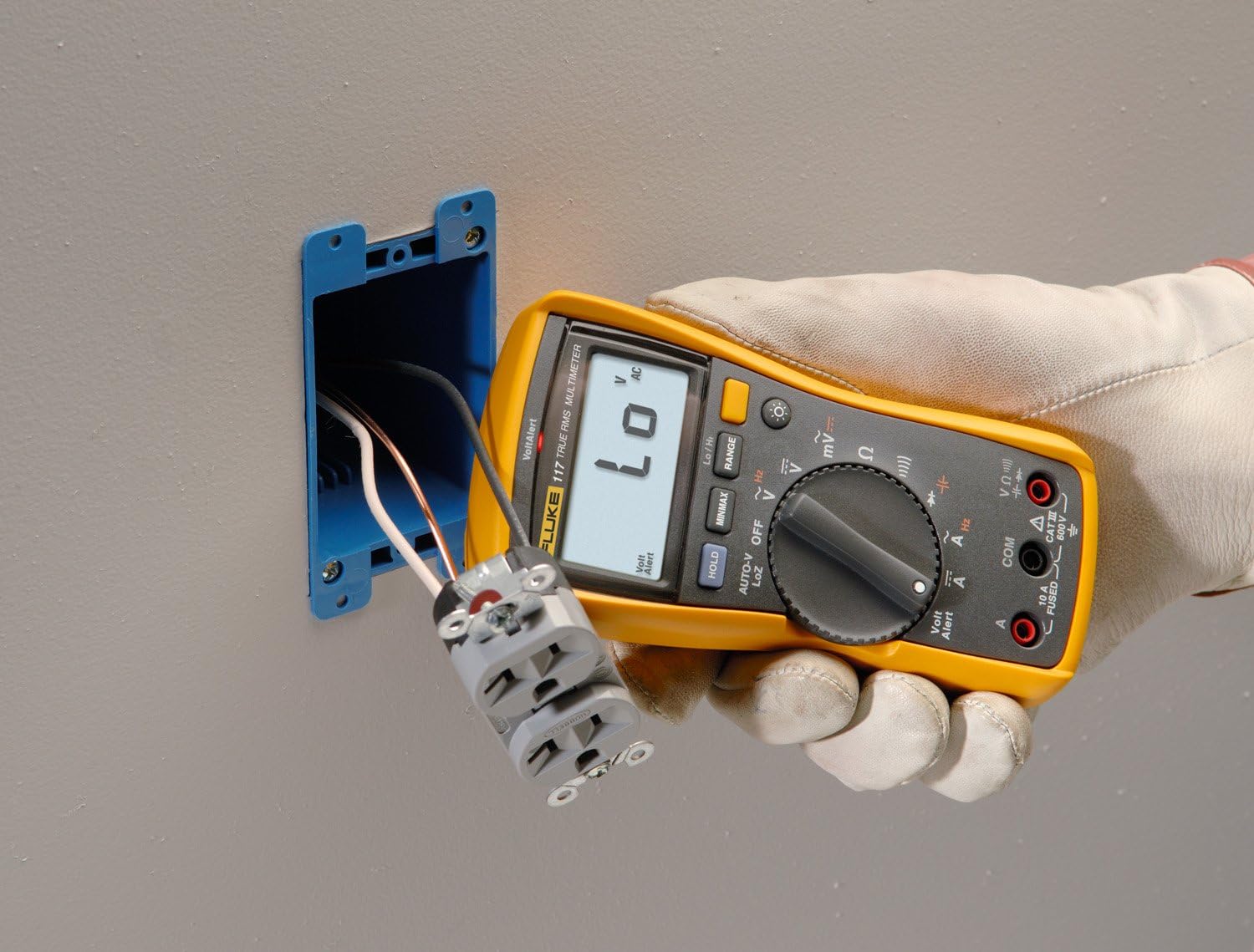 117 Digital Multimeter, Non-Contact AC Voltage Detection, Measures Resistance/Continuity/Frequency/Capacitance/Min Max Average, Automatic AC/DC Voltage Selection, Low Impedance Mode